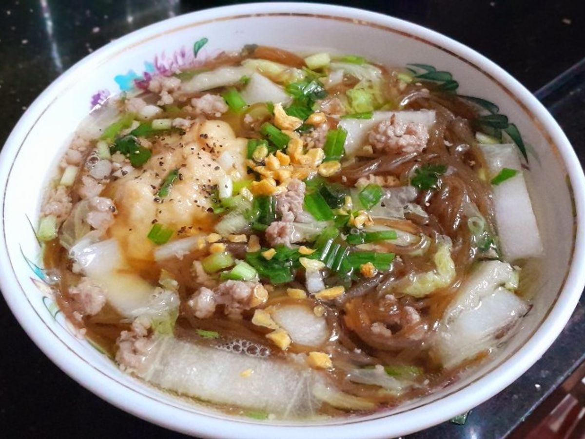 Miến tỏi đen nấu thịt