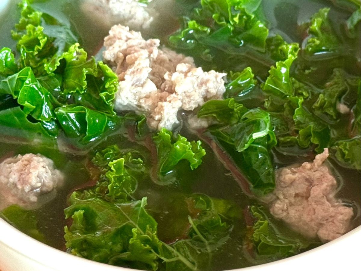 Canh Cải Xoăn Kale Nấu Thịt Băm Viên