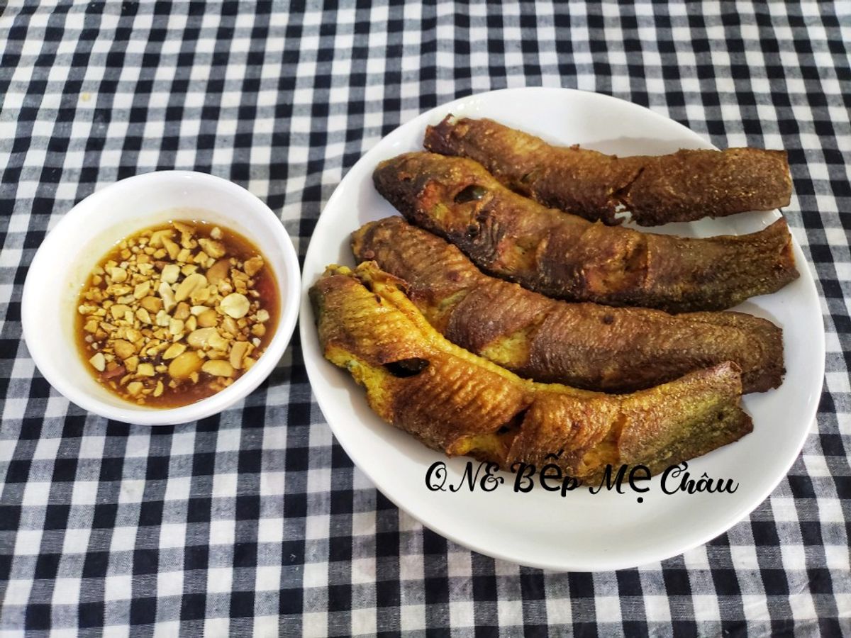 Cá Chạch chiên giòn chấm mắm me