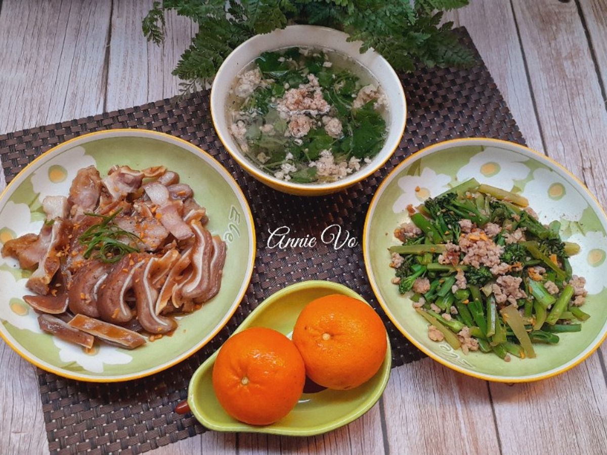 Cơm nhà nhiều màu xanh