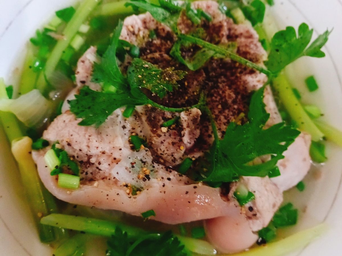 Ngồng tỏi hầm bắp giò heo