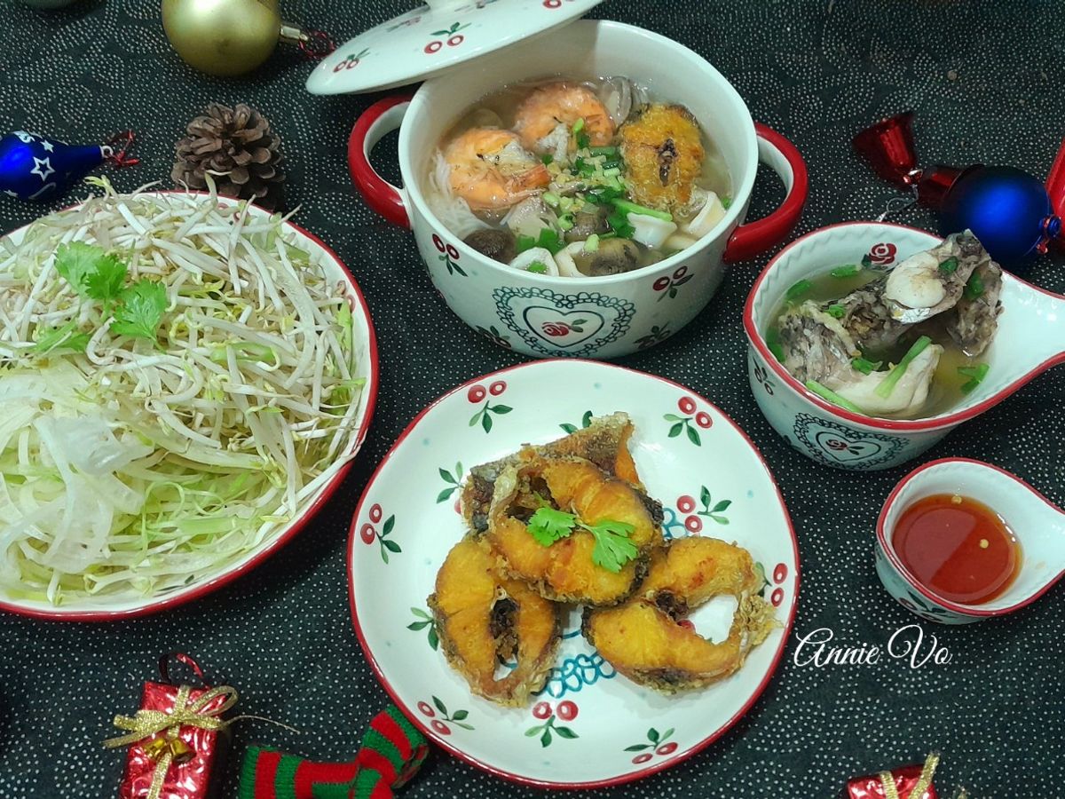 Bún hải sản nấm rơm