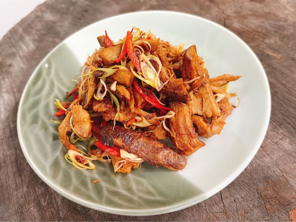 Chân nấm xào sả ớt