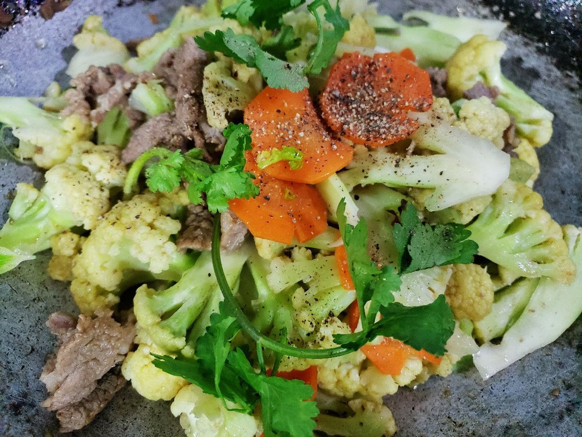 Bông cải trắng xào thịt bò