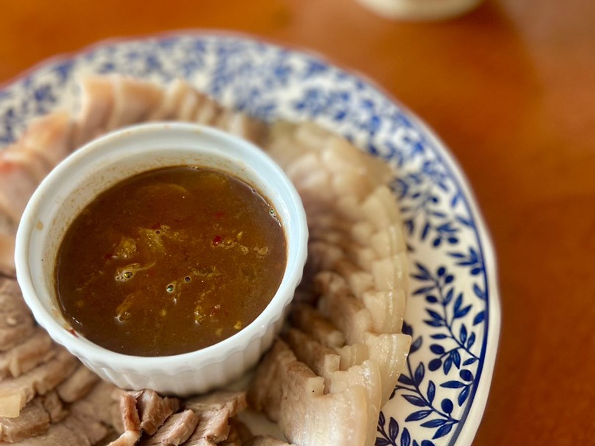 Thịt Ba Chỉ Luộc Chấm Mắm Nêm