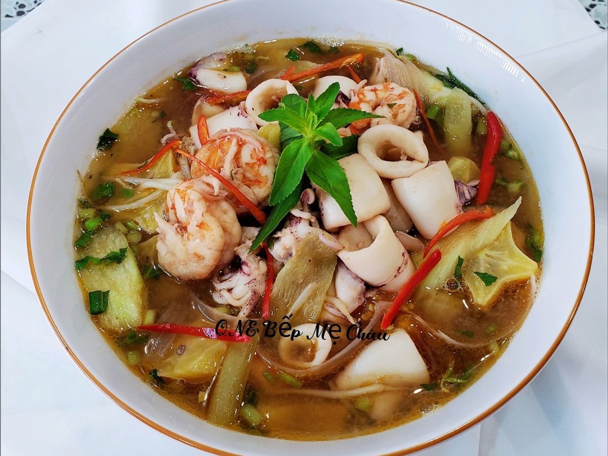 Canh chua tôm mực