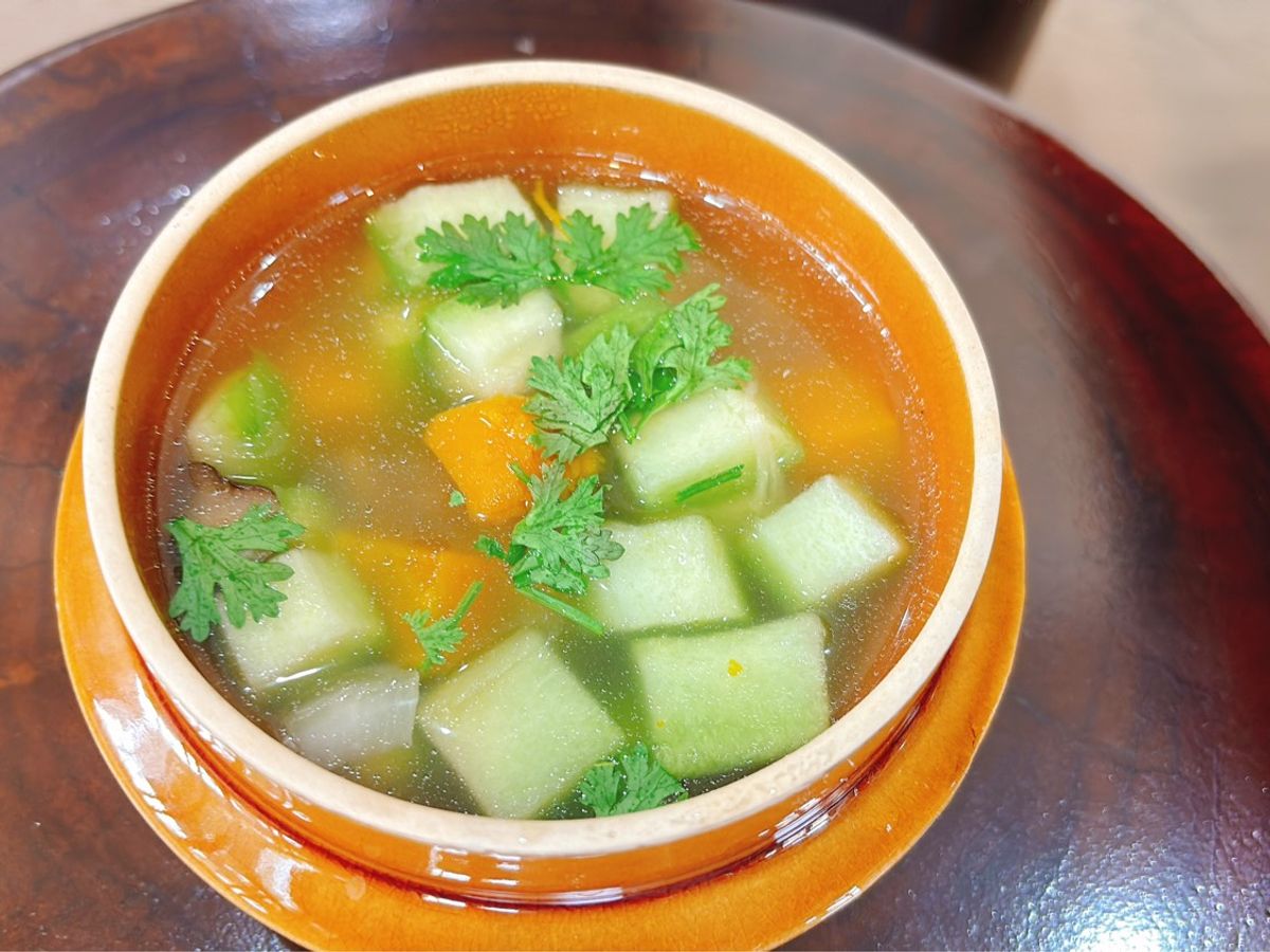 Canh bí xanh và bí đỏ nấu nấm