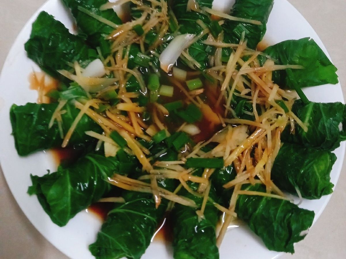 Cải xanh cuộn chả cá