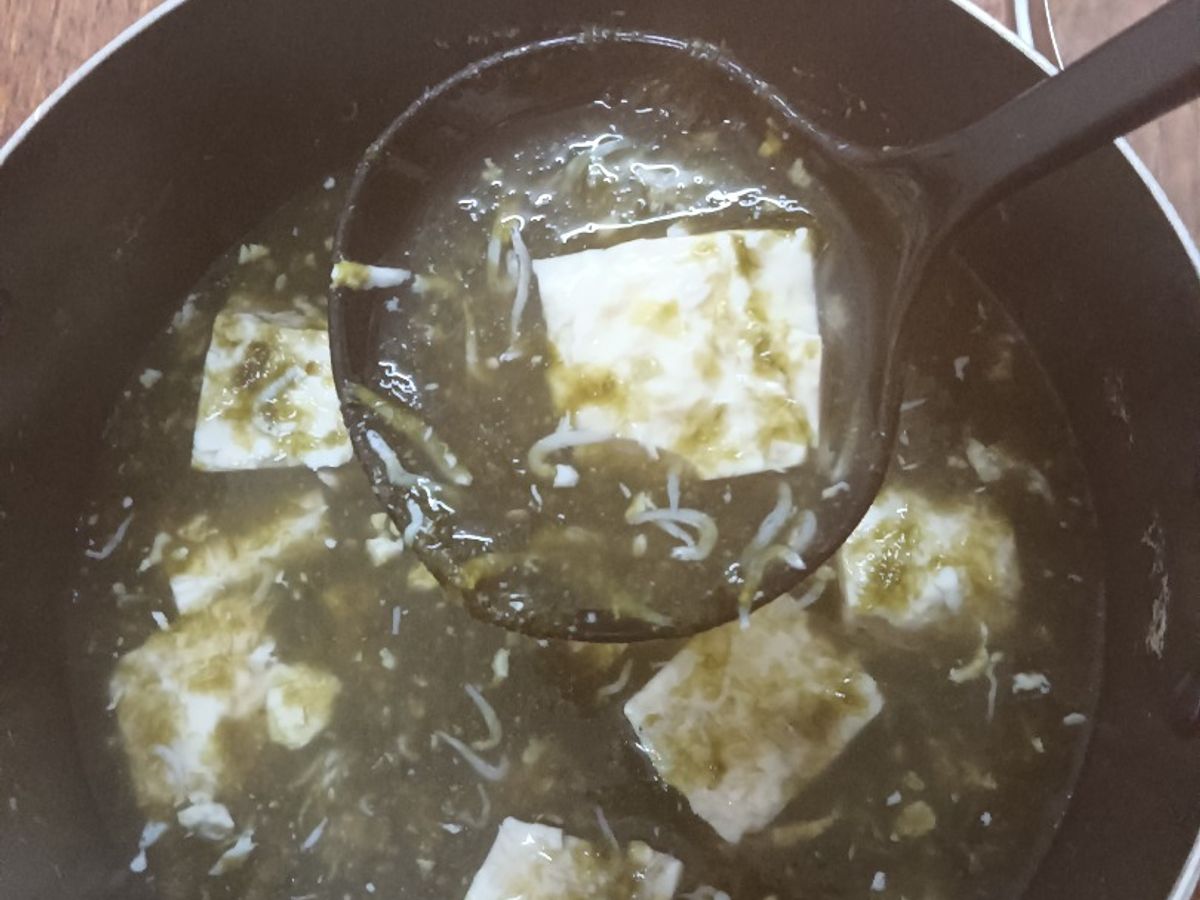 Canh cá cơm nhật + đậu phụ trắng+ rong biển