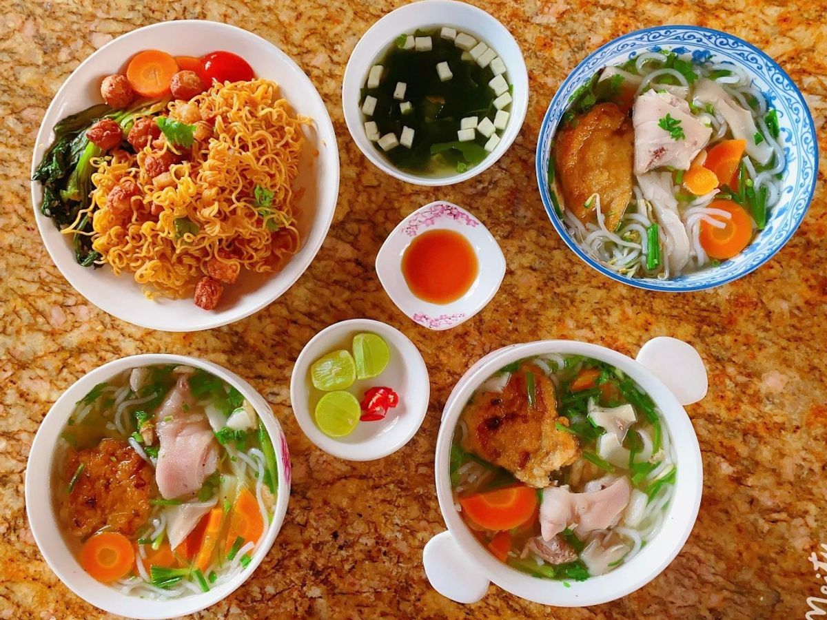 Bánh canh giò móng heo, chả cá