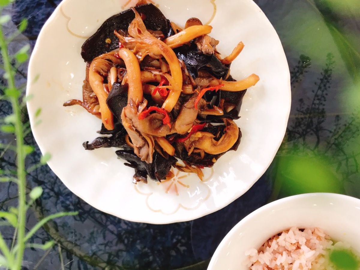 Nấm bào ngư, nấm mèo kho sả ớt