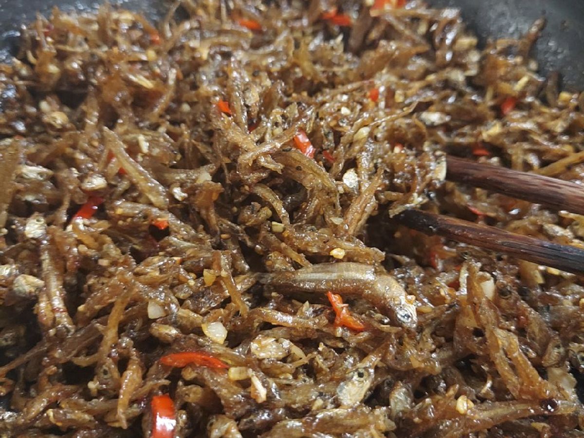 Cá cơm rim ăn chơi