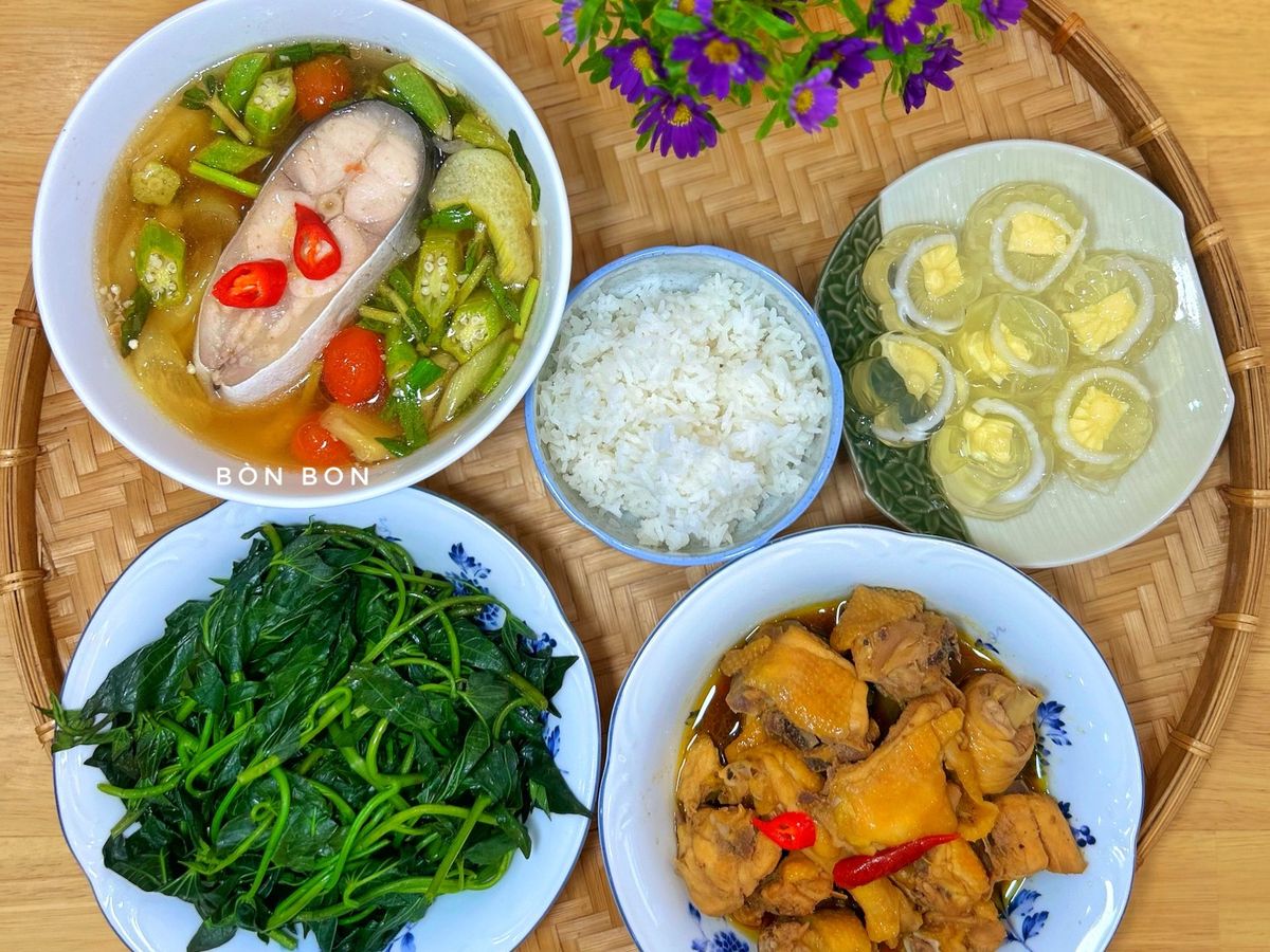 Mâm Cơm Ngày Mưa Gió