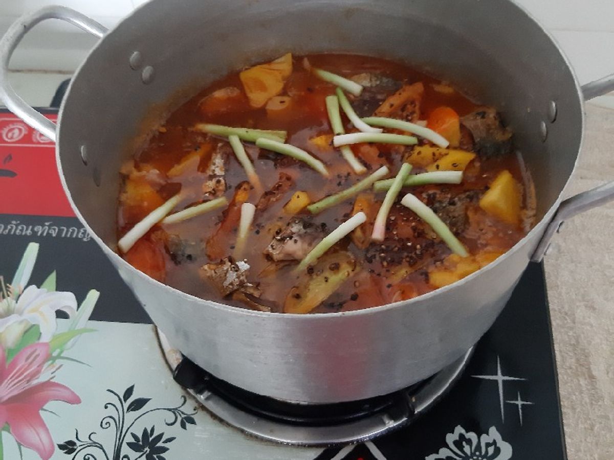 Cá ngừ kho thơm cà chua