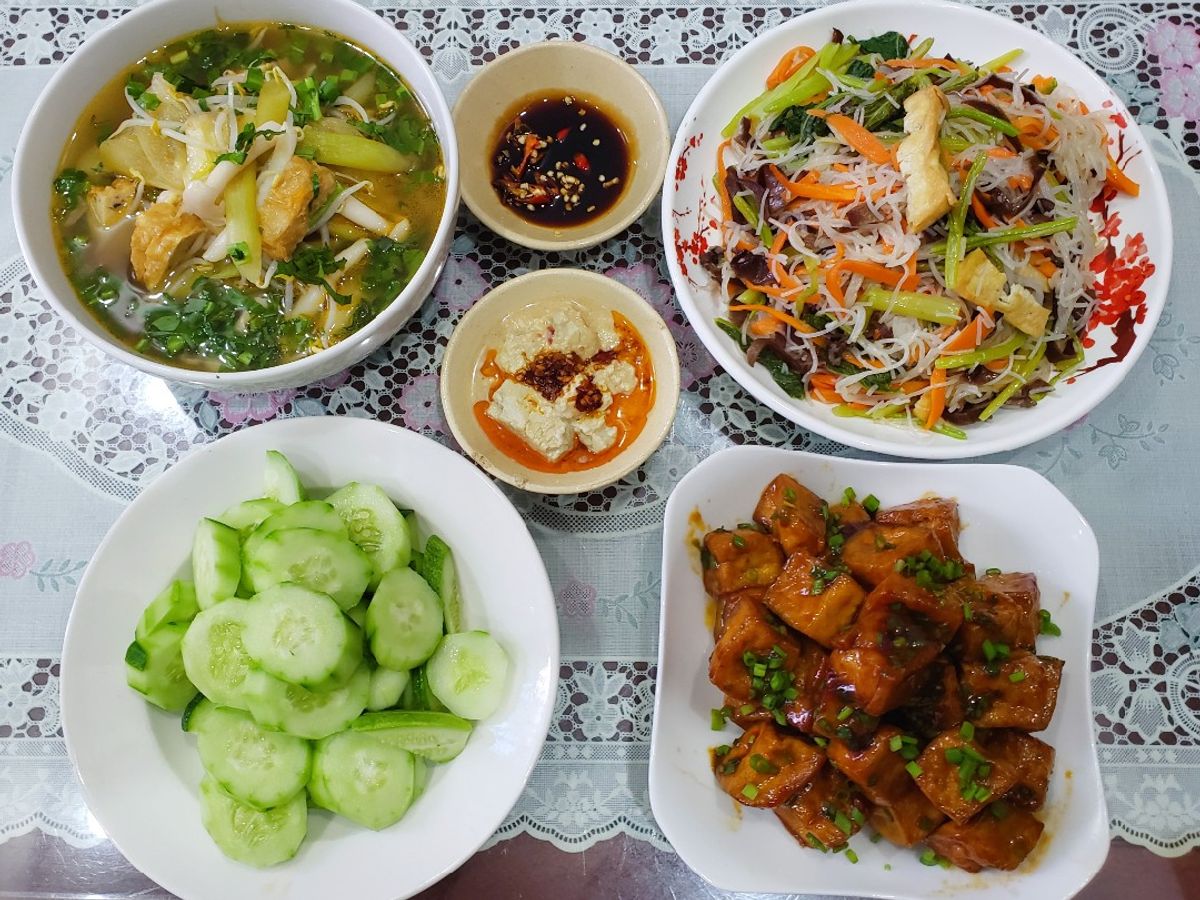 Cơm nhà đơn giản mà ngon 232 (mâm cơm chay)