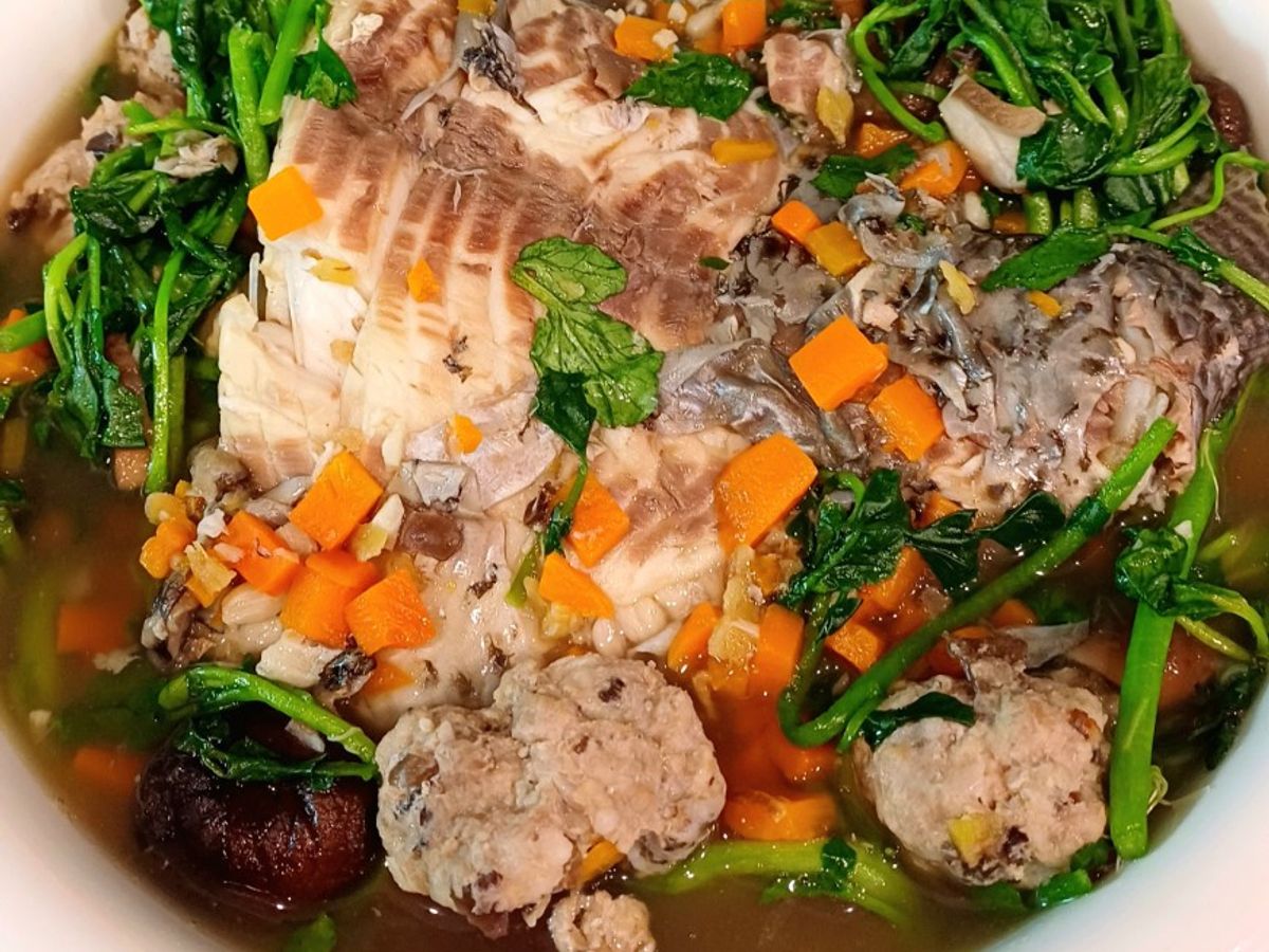 Canh cá rô phi nấu nấm, cải xoong