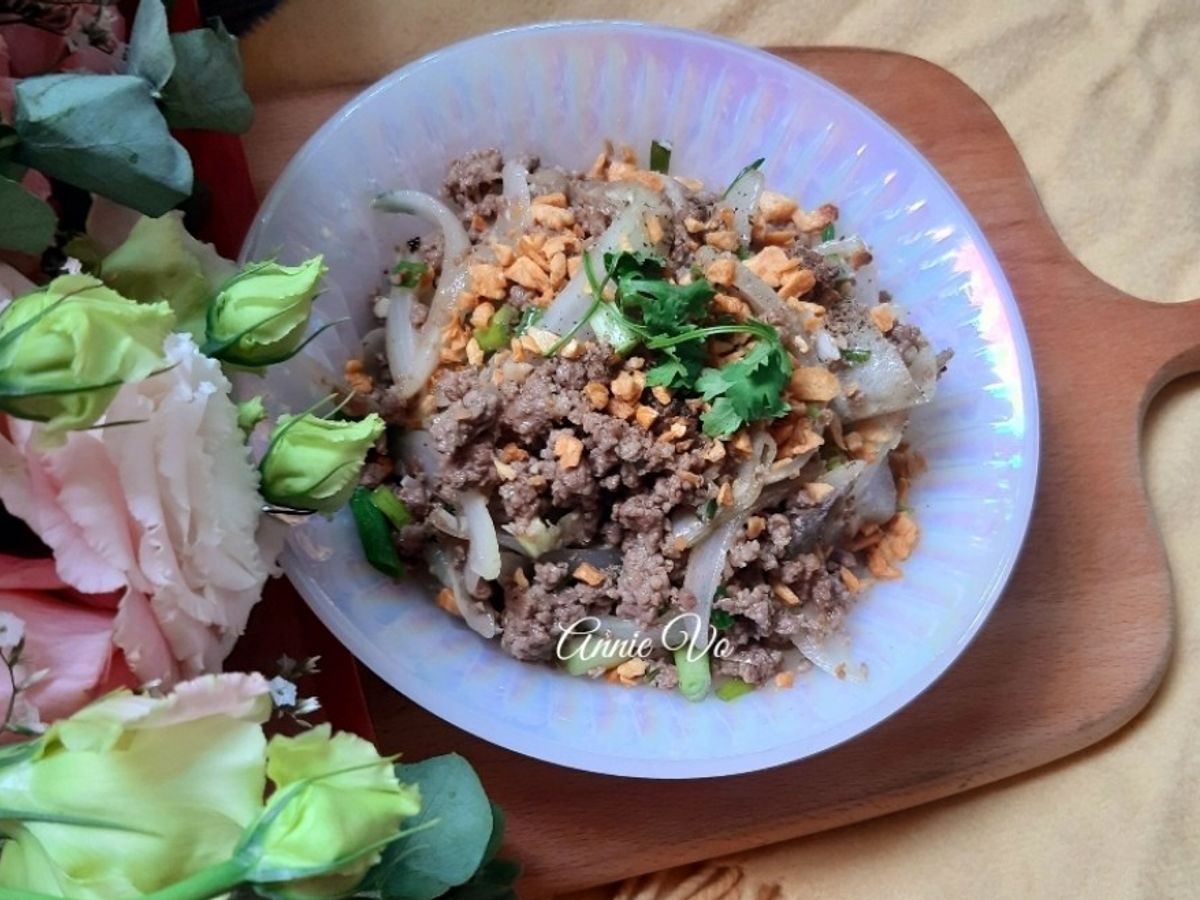Thịt bò bằm xào củ hành