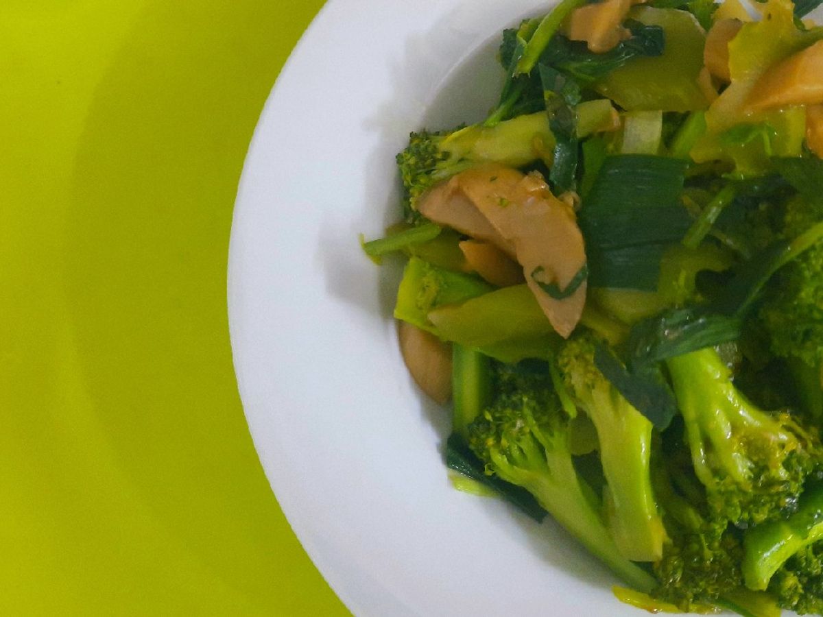 Bông cải(súp lơ) xào nấm đùi gà