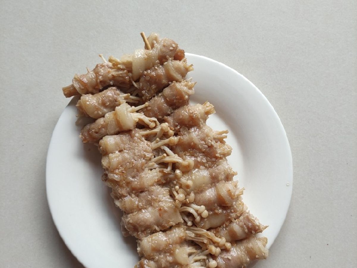 Ba chỉ cuộn nấm kim châm