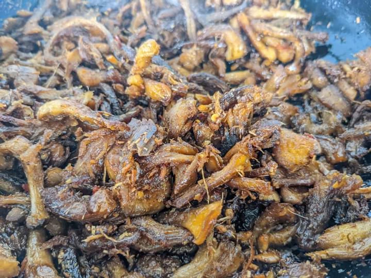 Chân nấm rim sả ớt