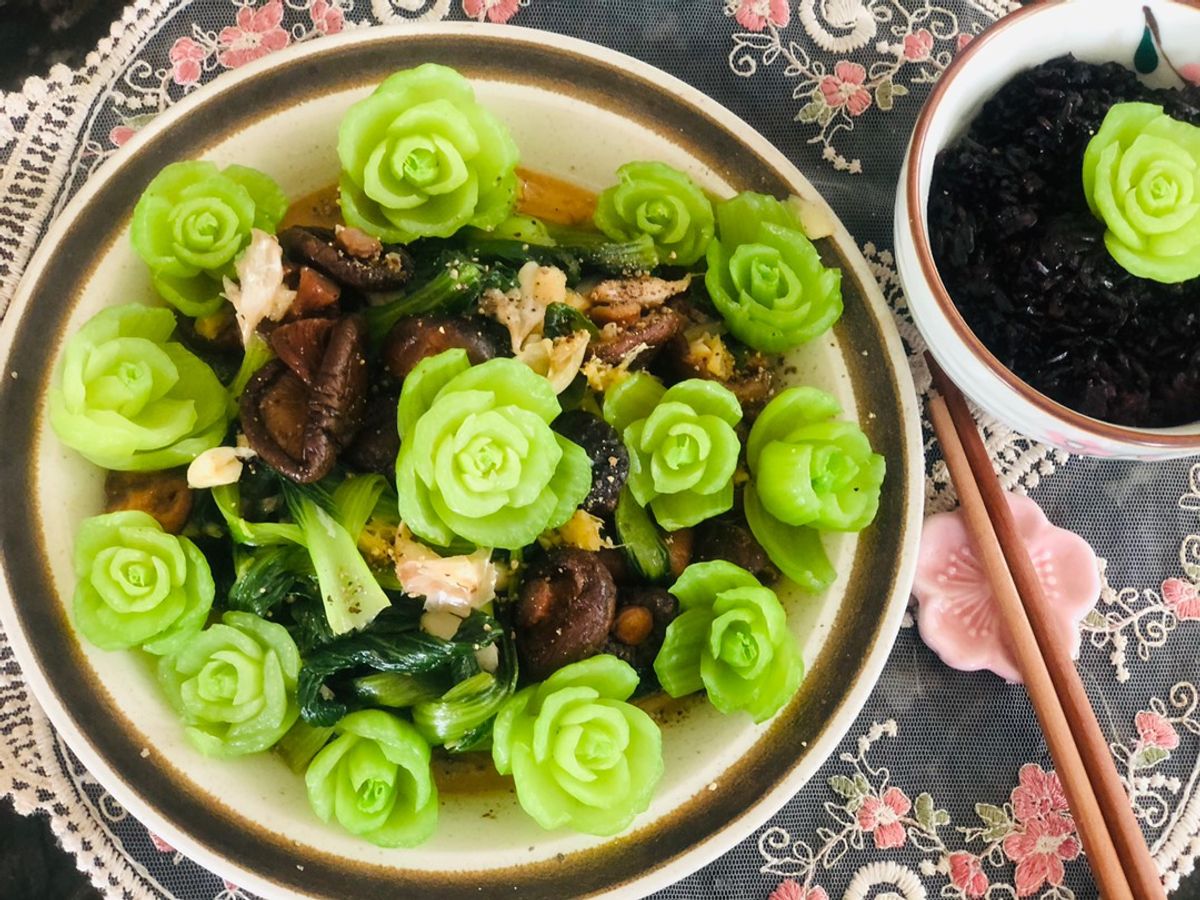 Cải thìa xào nấm hương