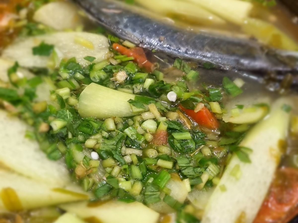 Canh Chua Cá Nấu Lá Me