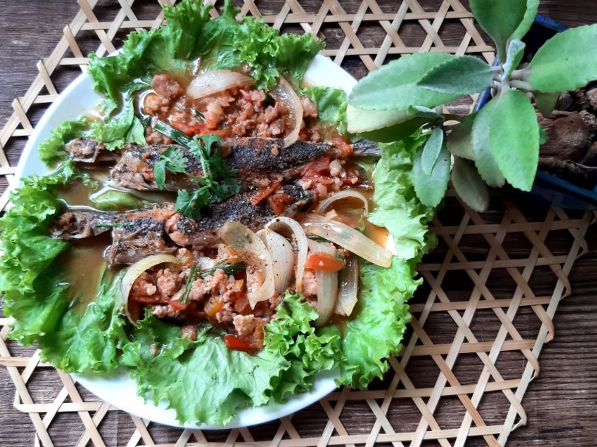 Cá nục tươi sốt cà chua