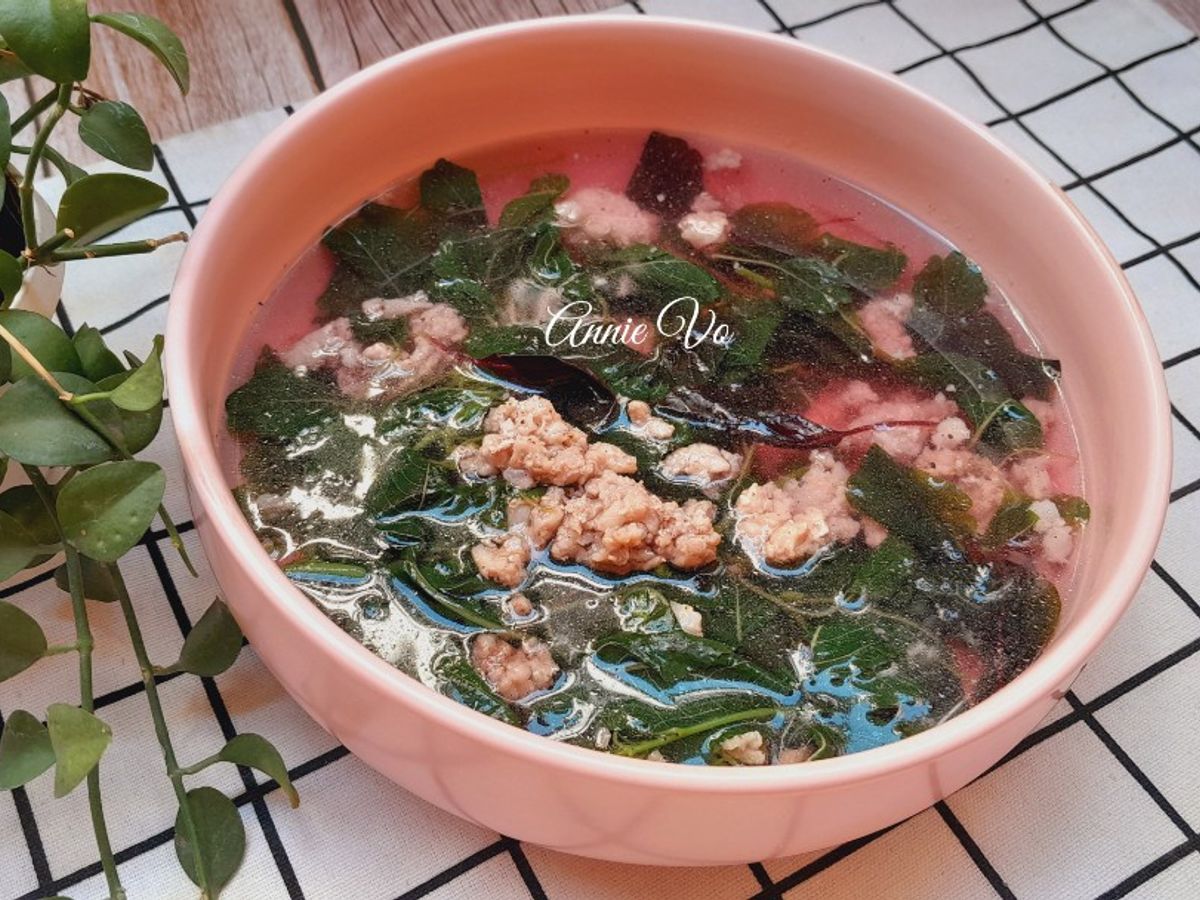 Canh rau dền nấu thịt xay