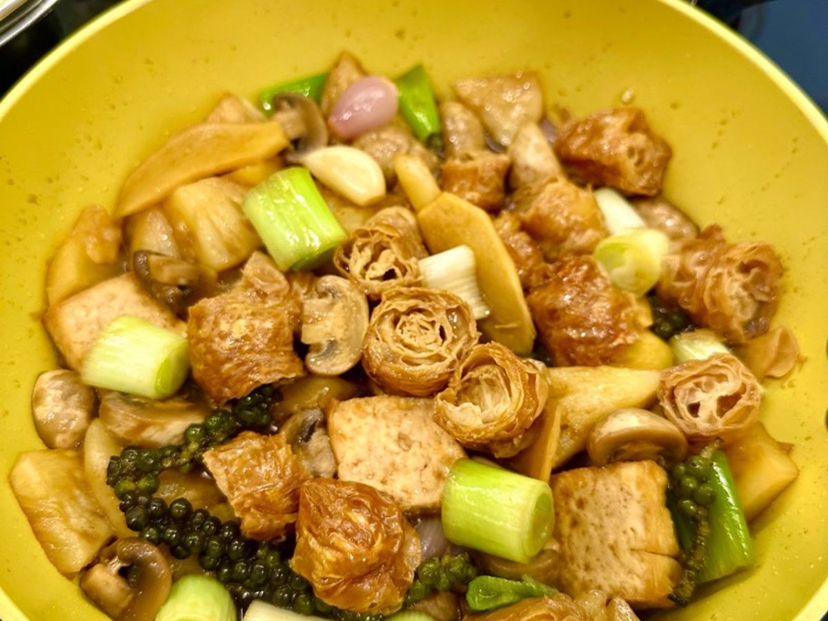 Tàu Hũ Ky Cuộn Kho Thơm Nấm (Món chay)