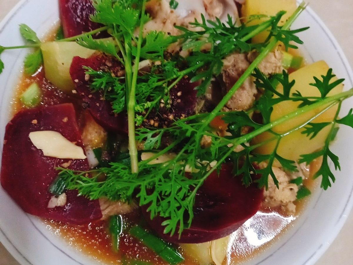 Xương heo hầm rau củ