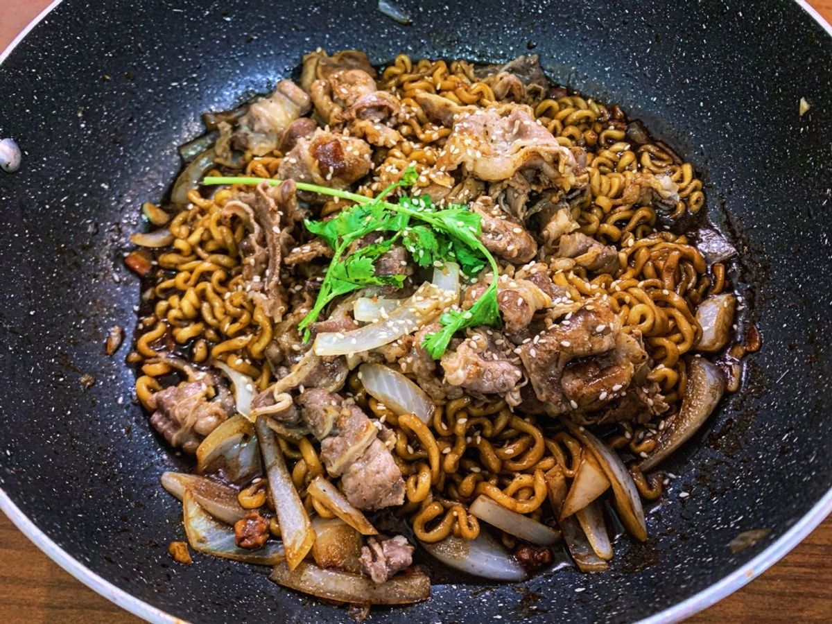 Mỳ tương đen thịt bò chuẩn Hàn