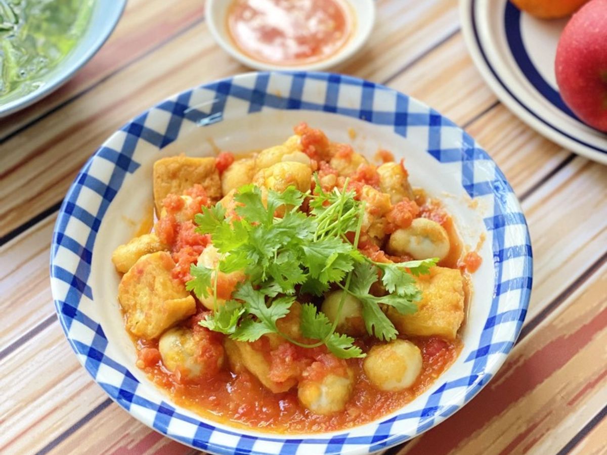 Trứng Cút Đậu Hũ Sốt Cà Chua