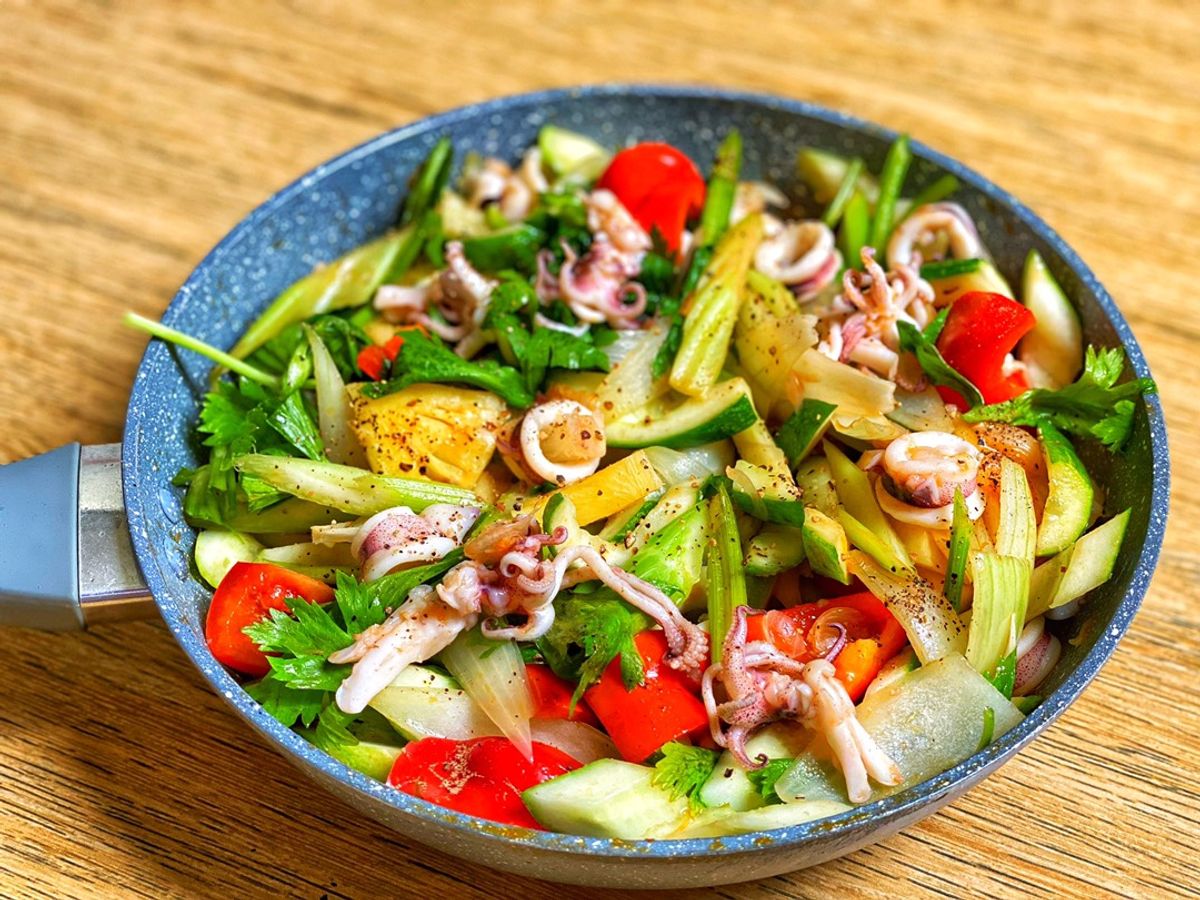 Mực Xào Chua Ngọt (Hành Cần Dưa Leo Ớt Chuông Thơm)