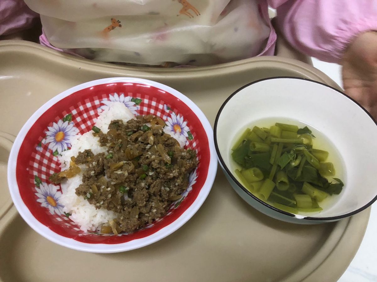 Cơm thịt bò xào hành tây