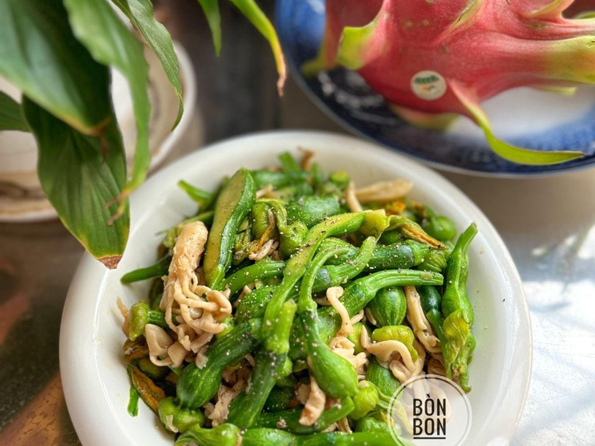 Bí Nụ Xào Nấm Hoàng Kim Chay