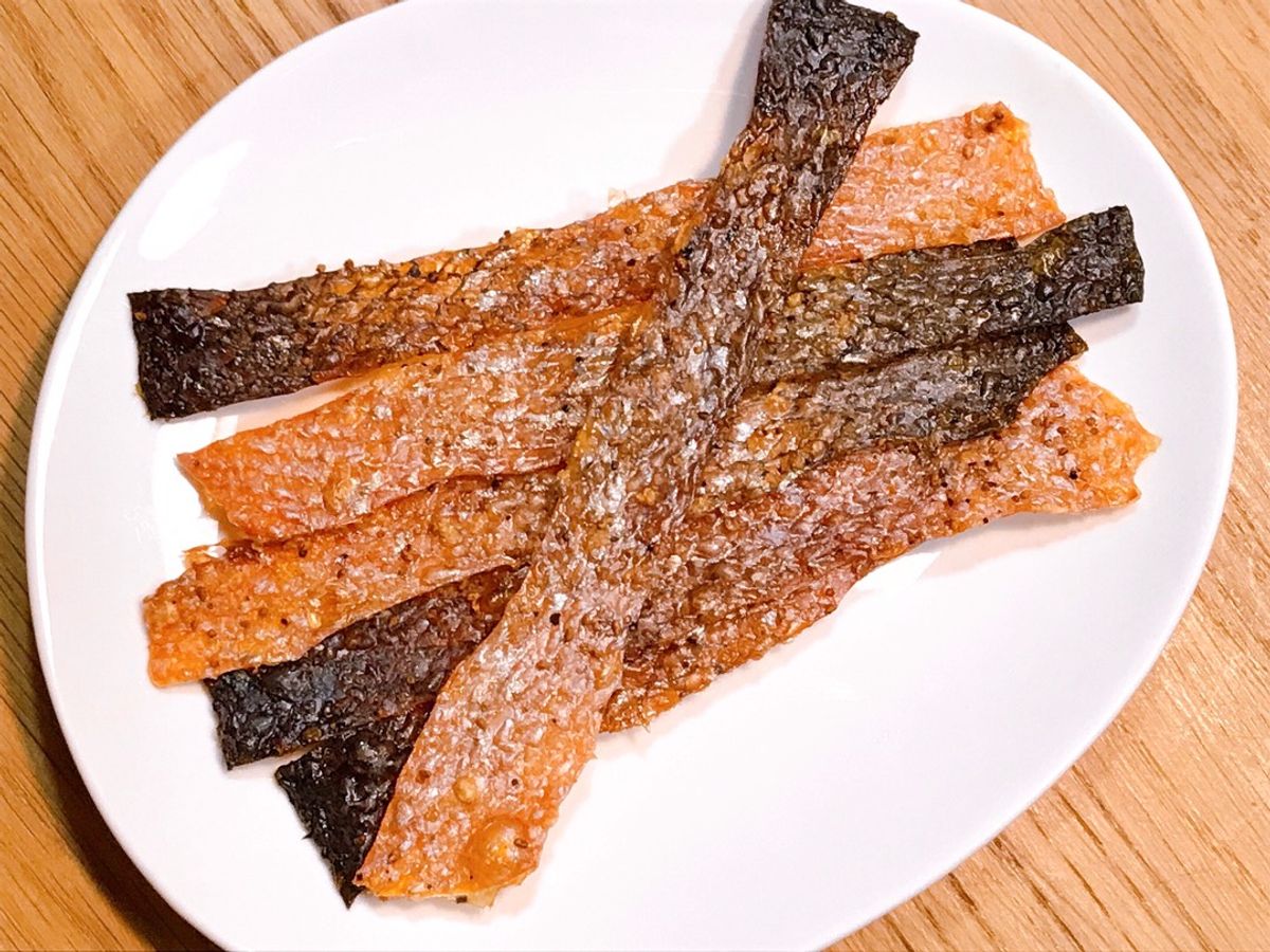 Da Cá Hồi Nướng Muối Giòn Tan