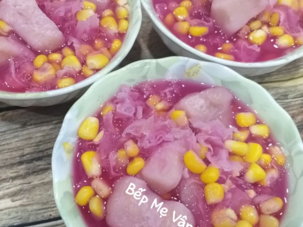 Chè bắp,khoai môn,nấm tuyết và lá cẩm