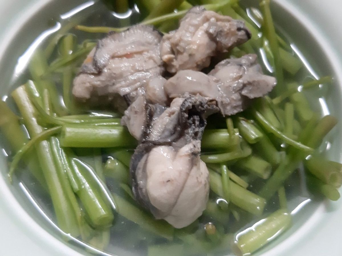 Canh hàu nấu rau muống