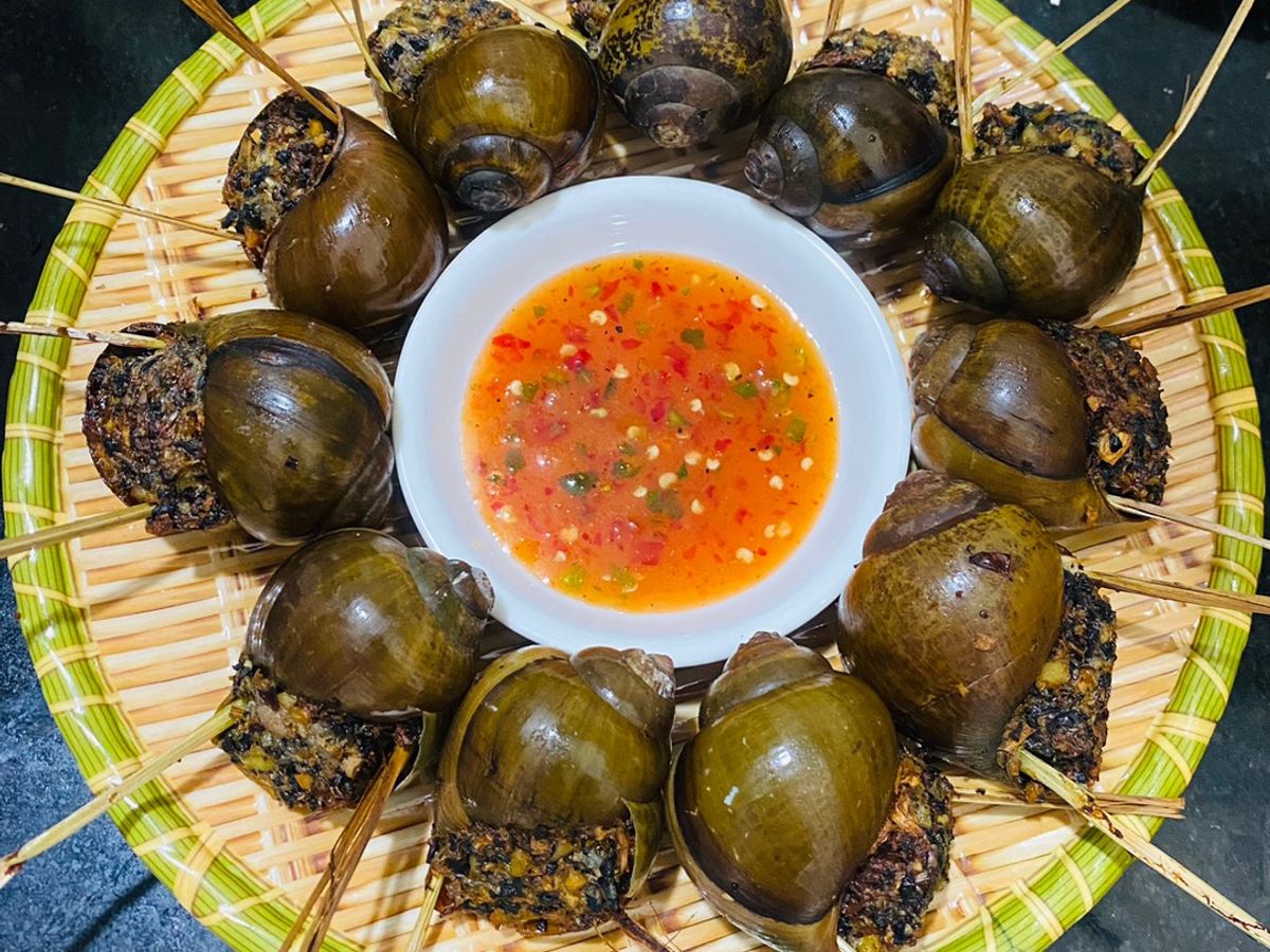 Ốc nhồi thịt nướng sả