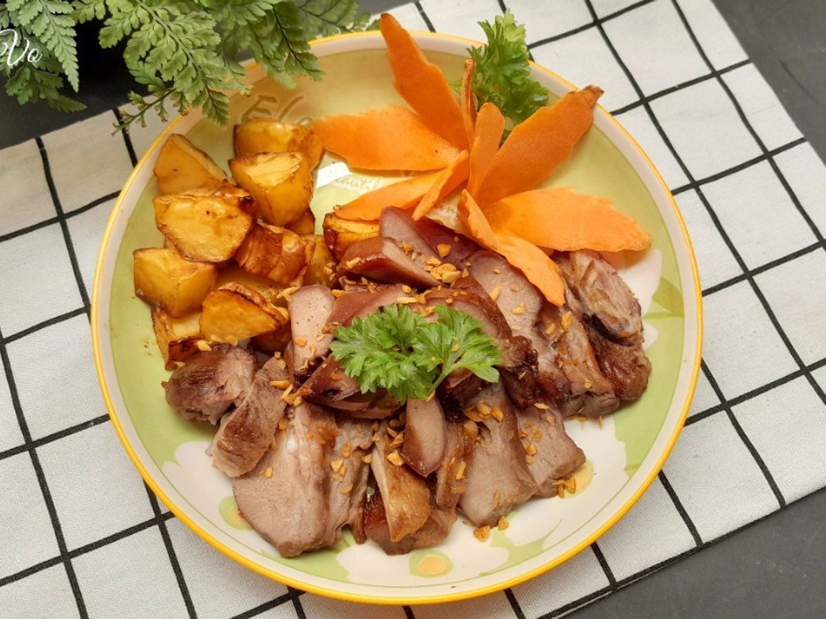 Lưỡi heo và khoai tây nướng