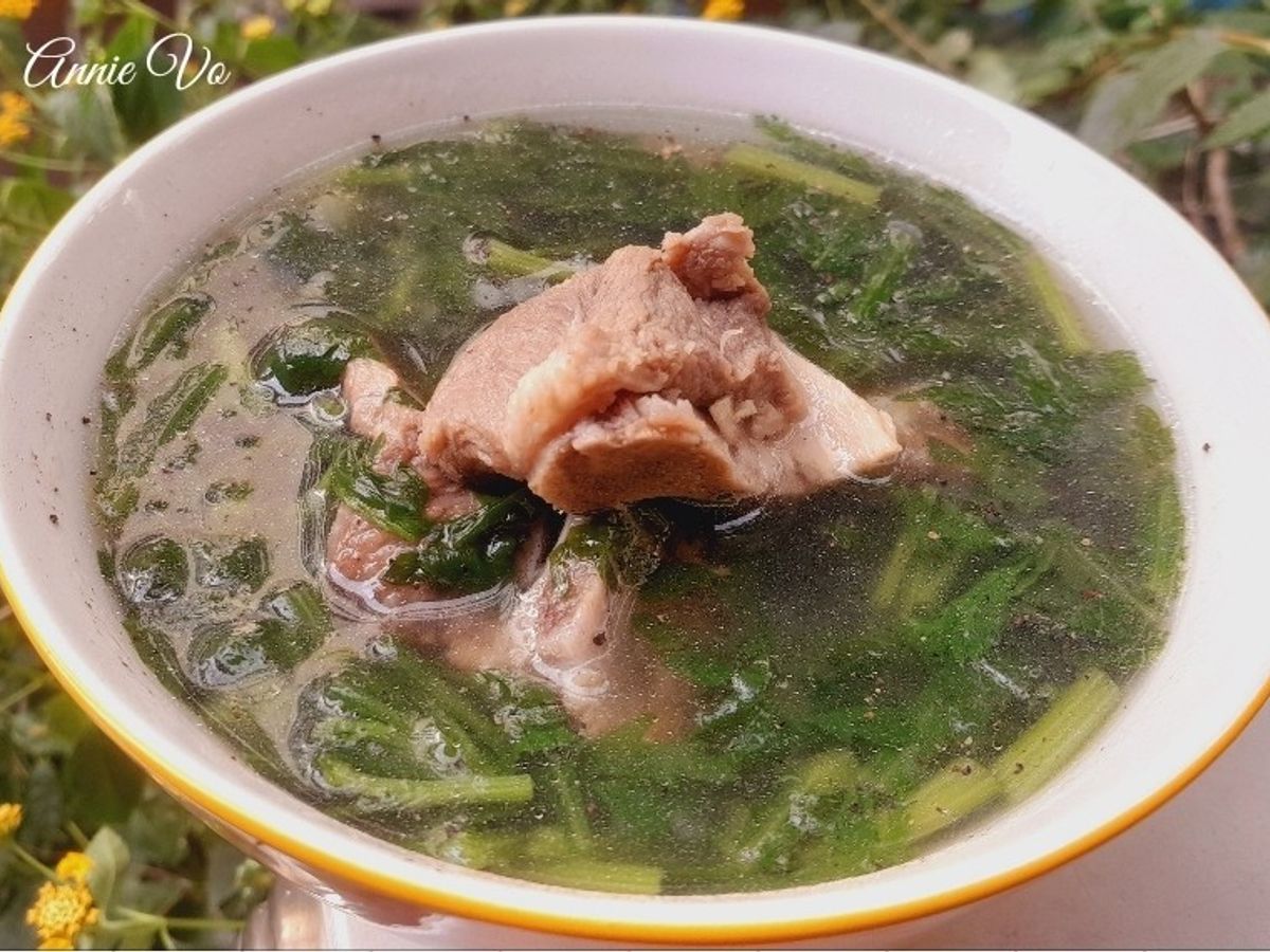 Canh rau tần ô nấu xương heo