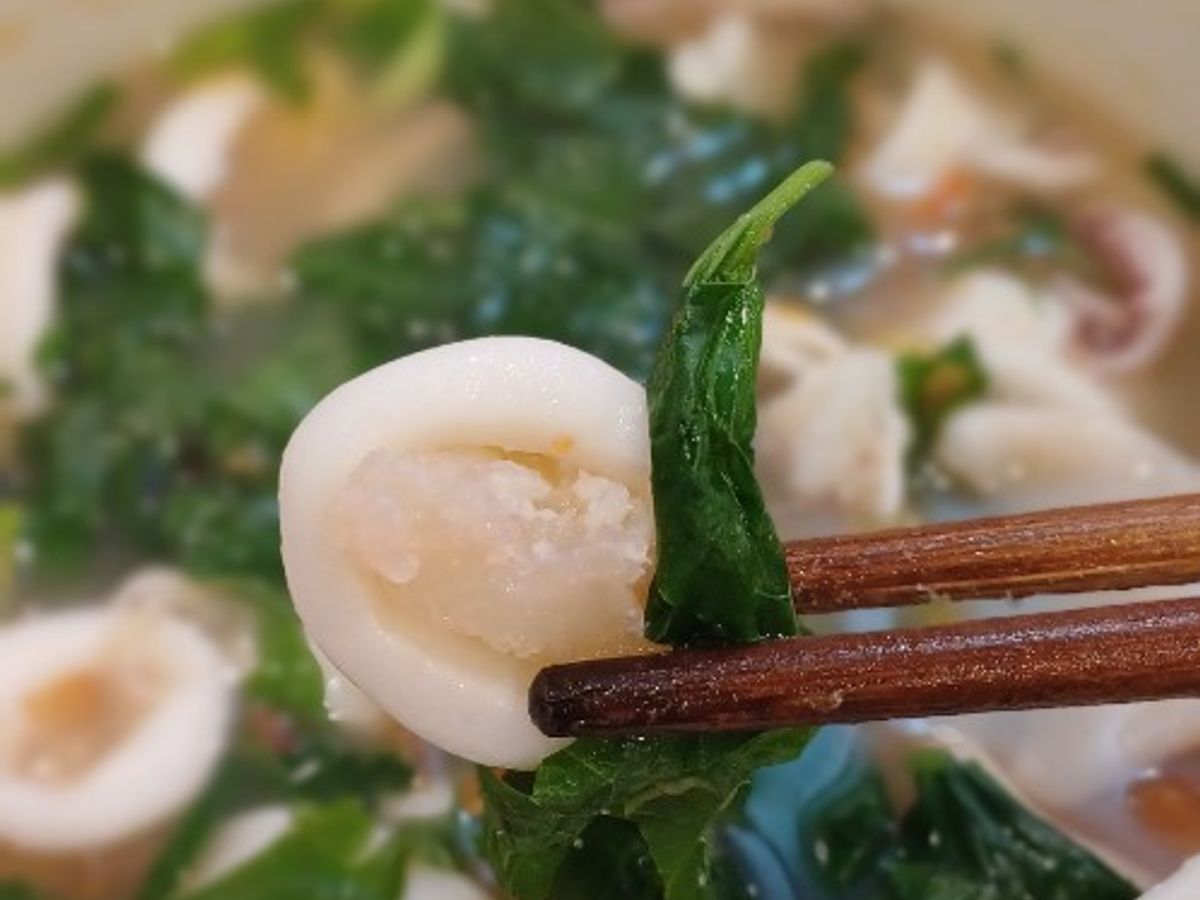 Mực nấu canh chua lá lốt