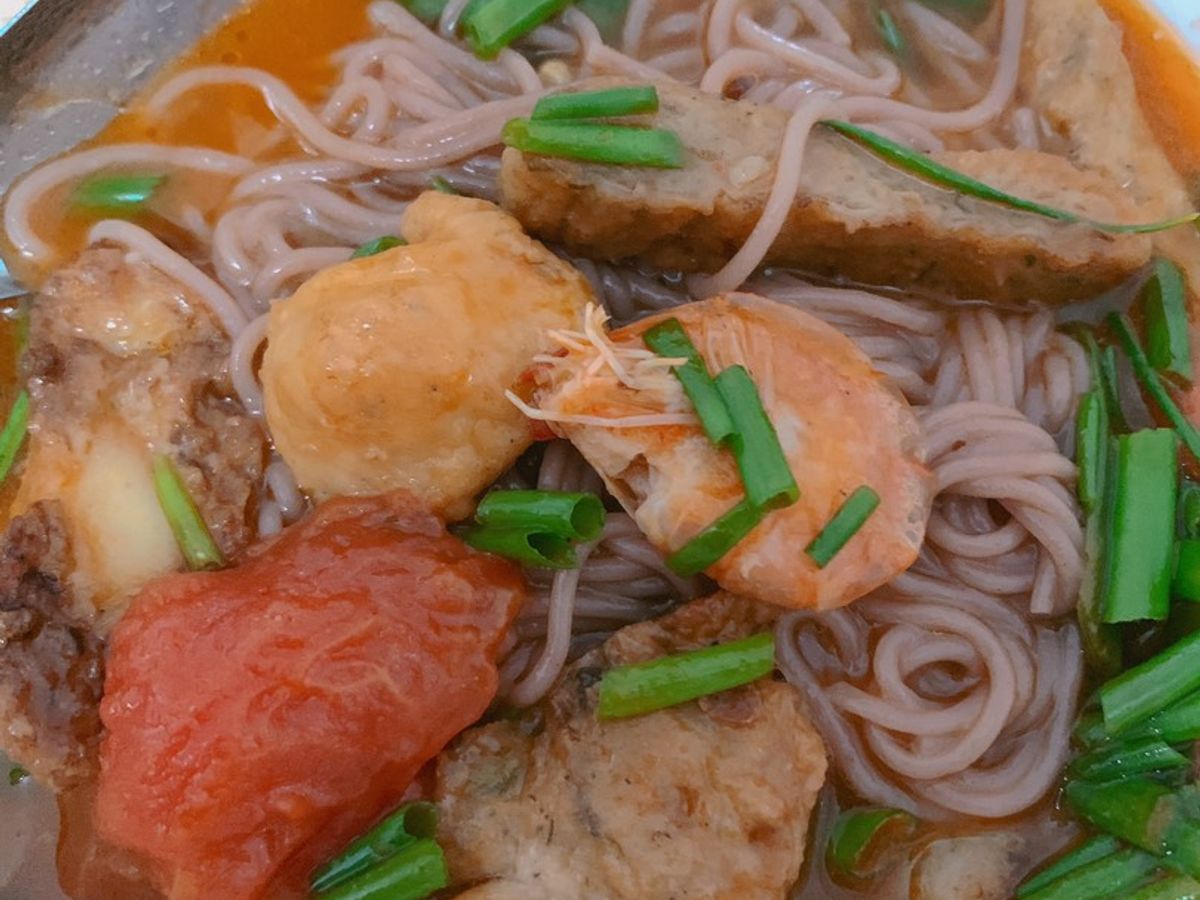 Bún lứt thái hải sản