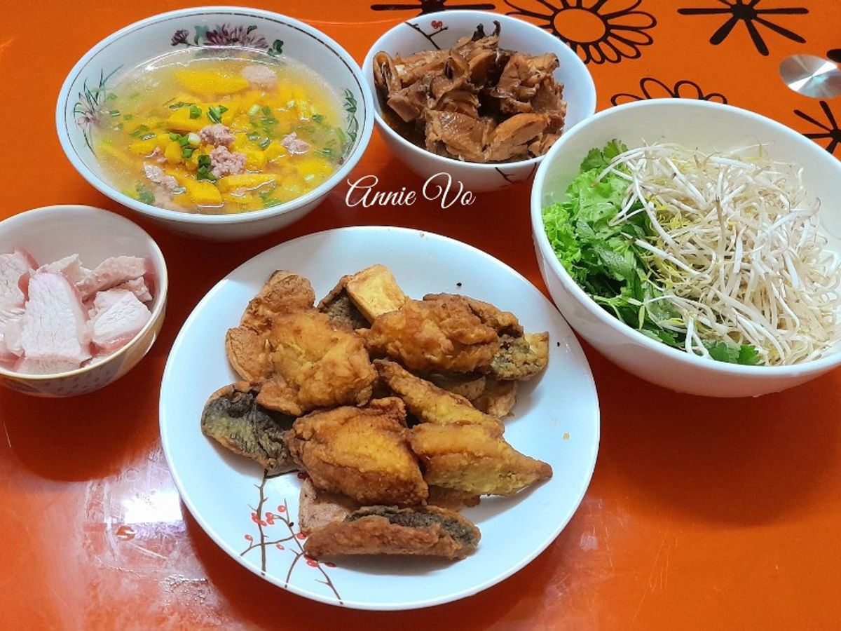 Cơm nhà nhiều món hấp dẫn