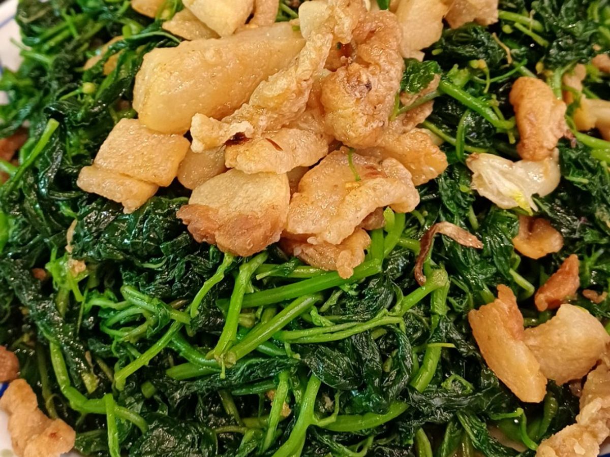 Rau tầm bóp xào tóp mỡ
