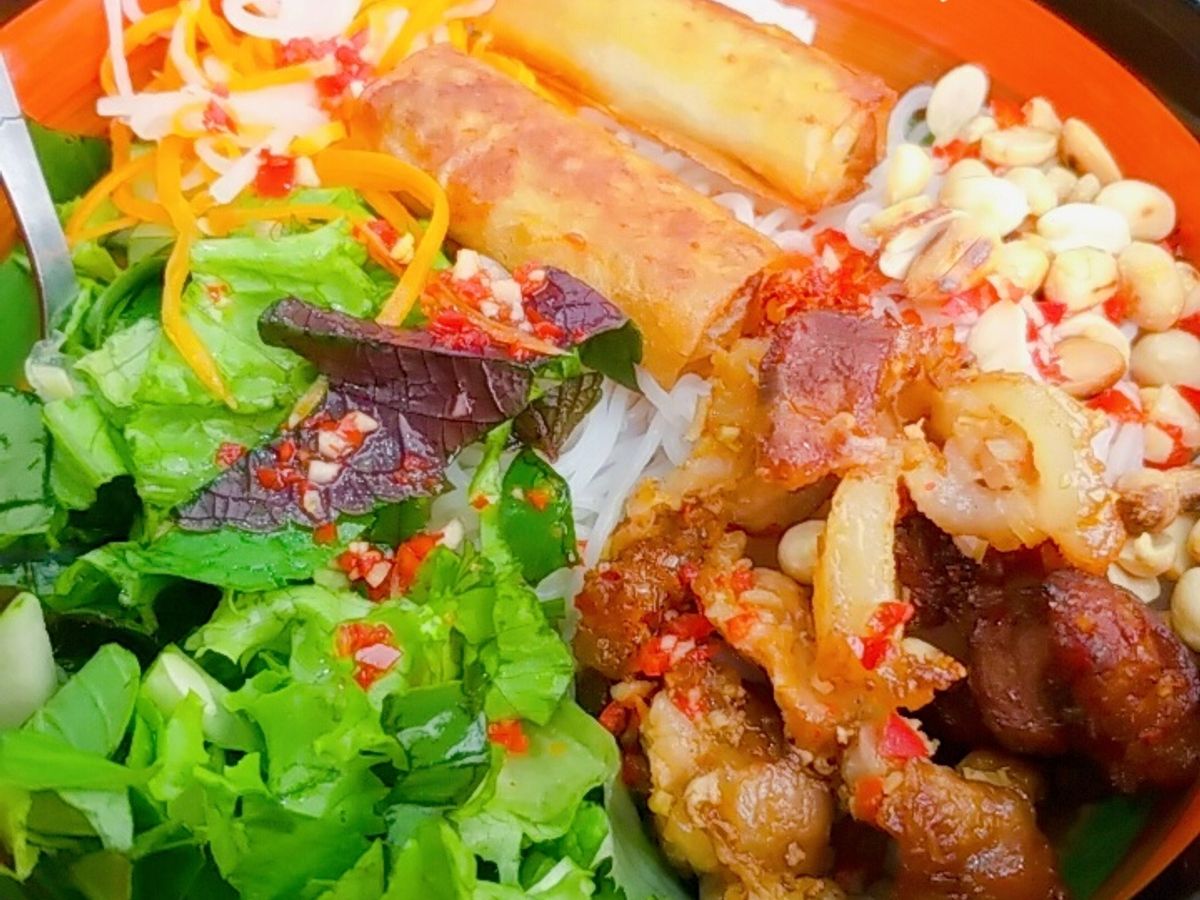 Bún thịt nướng từ nồi chiên không dầu
