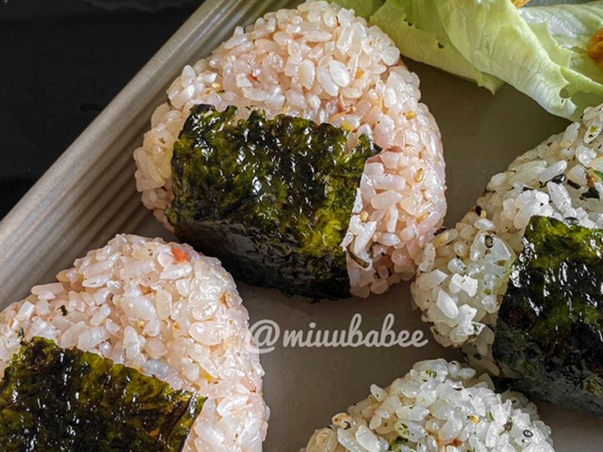 Cơm nắm cá ngừ Onigiri Nhật Bản