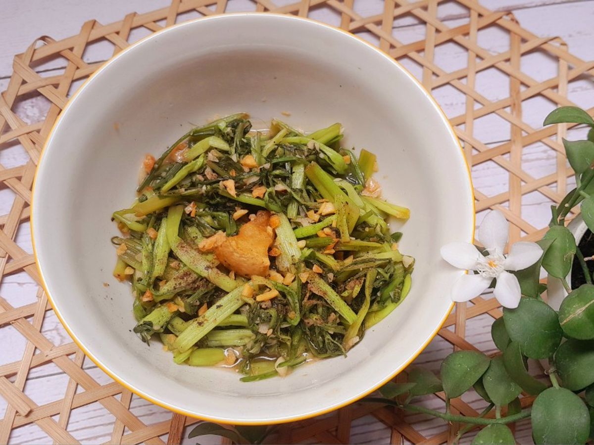 Rau cần nước xào tóp mỡ
