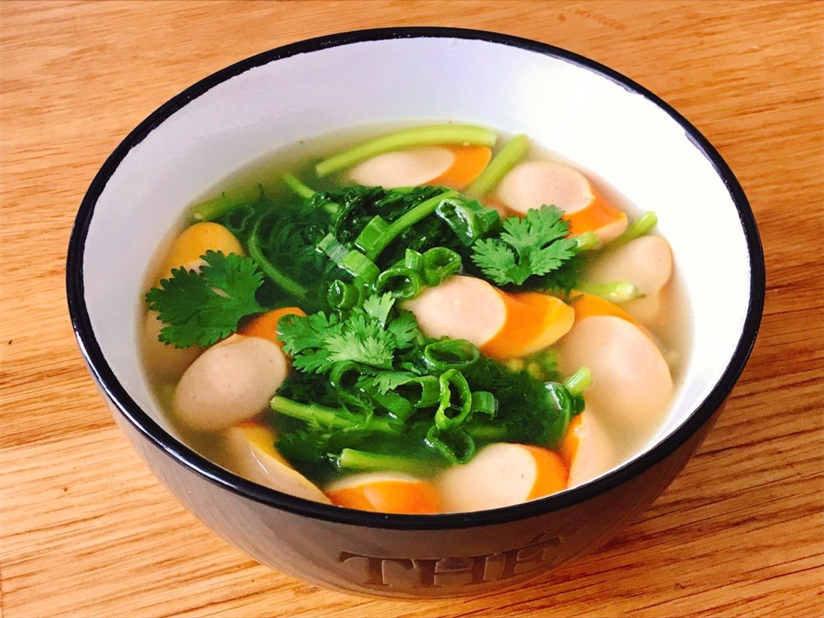 Canh Rau Tần Ô & Xúc Xích Pháp Xông Khói