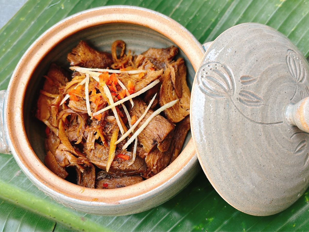 Chân nấm đông cô kho gừng